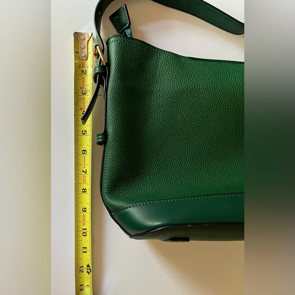 Louenhide green faux leather crossbody purse, zipper closure interior pockets